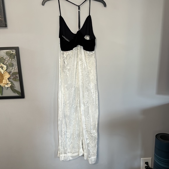 NWT FREE PEOPLE Intimately Size XS white/black beautiful nightgown - Picture 4 of 7